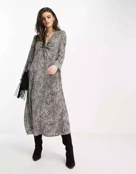 Коричневое платье миди с вырезом-капля и вырезом-капелькой Mango, бретельками и коричневым животным принтом