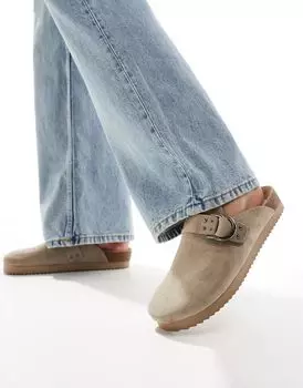 Коричневые босоножки на плоской подошве с пряжкой Bershka