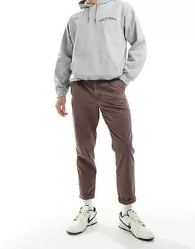 Коричневые классические жесткие потертые чиносы ASOS DESIGN