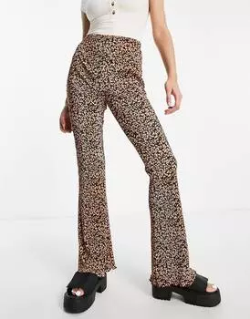 Коричневые расклешенные брюки плиссе с цветочным принтом Topshop
