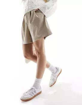 Коричневые шорты из искусственной кожи ASOS DESIGN