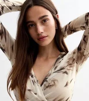 Коричневый сетчатый топ с длинными рукавами и запахом New Look, белый