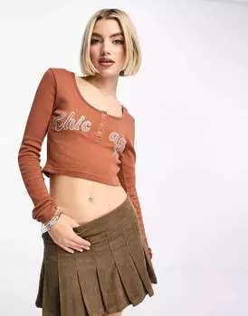 Коричневый укороченный топ на пуговицах с длинными рукавами и принтом «Чикаго» Daisy Street