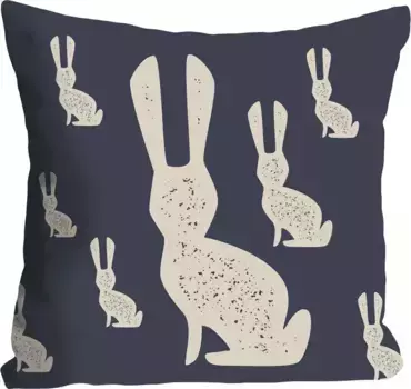 Королевская декоративная подушка "Ульрик" с кроликами на синей поляне Queence 40х40 см, синий