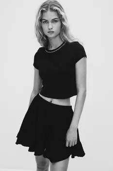 Короткая футболка с украшением H&M, черный