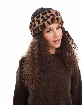 Короткая шапка из искусственного меха Monki Nyon черного цвета с леопардовым принтом