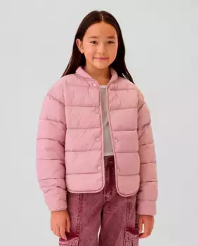 Короткая стеганая куртка для девочек с крючком спереди и застежкой на глаза Gap, розовый