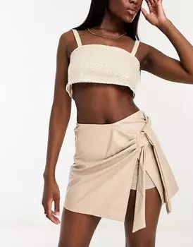 Короткая юбка из искусственной кожи с запахом спереди ASOS DESIGN