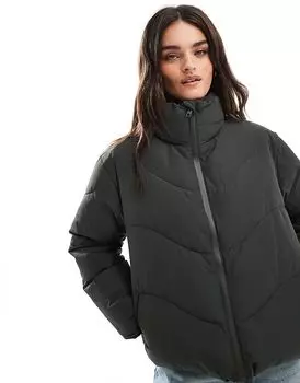 Короткая утепленная куртка темно-зеленого цвета Vero Moda