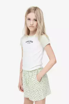 Короткие брюки с оборками H&M, зеленый