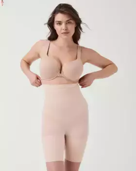 Короткие брюки с поясом до середины икры с завышенной талией Spanx, цвет Natural