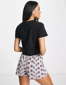 Короткие пижамы в черно-сером и розовом цветах от компании Threadbare, рожденные для победы.