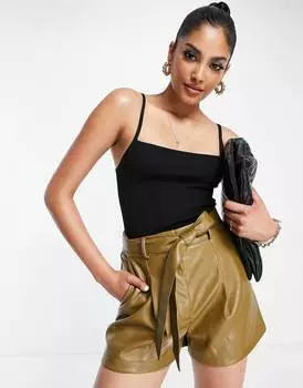 Короткие шорты цвета хаки с эффектом кожаной сумки ASOS DESIGN