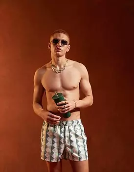 Короткие шорты для плавания зеленого и экрю с геопринтом ASOS DESIGN