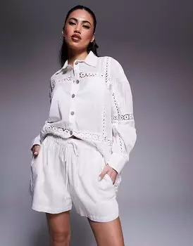 Короткие шорты River Island с кружевными вставками белого цвета