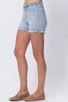 Короткие шорты с плетеным поясом из светло-голубого денима Judy Blue