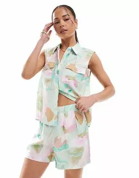 Короткие шорты Vero Moda со складками спереди, пастельный принт