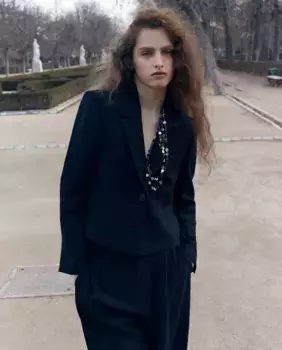 Короткий блейзер Sfera, черный