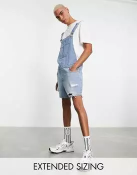Короткий джинсовый комбинезон укороченной длины ASOS DESIGN синего цвета средней расцветки с прорехами