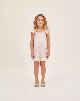 Короткий клетчатый девичий комбинезон с рюшами на плечах и карманах Dadati, цвет Rosa