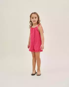 Короткий комбинезон для девочки цвета фуксии с бантами на бретелях Dadati, фуксия