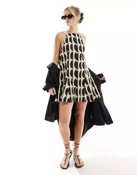 Короткий комбинезон с воротником-бретелькой и завязкой на спине ASOS DESIGN