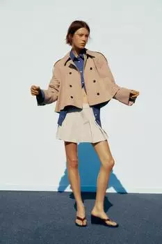 Короткий плащ-тренч с накидкой ZARA, цвет Tobacco