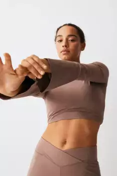 Короткий спортивный топ от softmove H&M, бежевый
