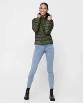 Короткий женский пуховик с капюшоном Only, зеленый