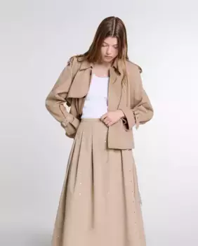 Короткий женский тренч с заклепками Maje, бежевый