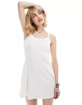 Короткое белое трикотажное платье-комбинация Monki