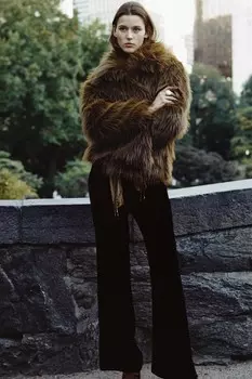 Короткое пальто из искусственного меха ZARA, цвет mustard