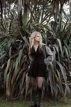 Короткое платье из искусственной замши ZARA, черный