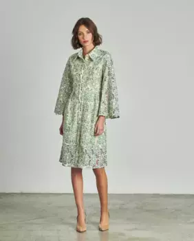 Короткое платье с ажурной вышивкой и цветочным принтом на французском рукаве Alma en Pena, зеленый