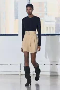 Короткое платье с контрастным поясом ZARA, черный