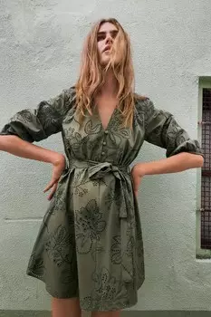 Короткое платье с прорезиненной вышивкой ZARA, хаки