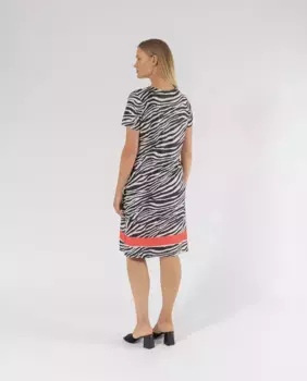 Короткое платье с зебровым принтом October, черный