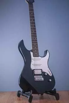 Корпус и передняя бабка Yamaha PAC212VFM из огненного клена Pacifica PAC212VFM Pacifica Flamed Maple Body and Headstock Transl