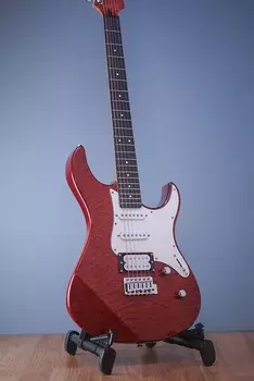 Корпус и передняя бабка Yamaha PAC212VQM из стеганого клена Pacifica PAC212VQM Pacifica Quilted Maple Body and Headstock