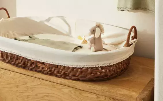 Корзина для пеленального коврика из ротанга Zara Home, светло-бежевый