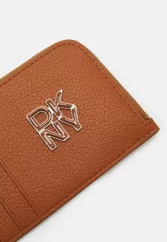 Кошелек BUSHWICK ZIP CARD HOLDER DKNY, цвет Cognac