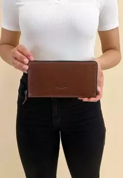 Кошелек CARA Gusti Leder, цвет dark brown