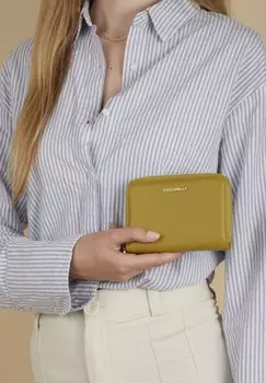 Кошелек Coccinelle, желтый