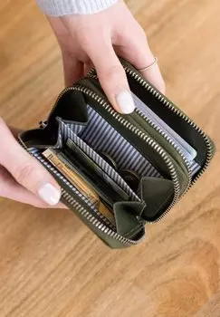 Кошелек DILLON Gusti Leder, зеленый