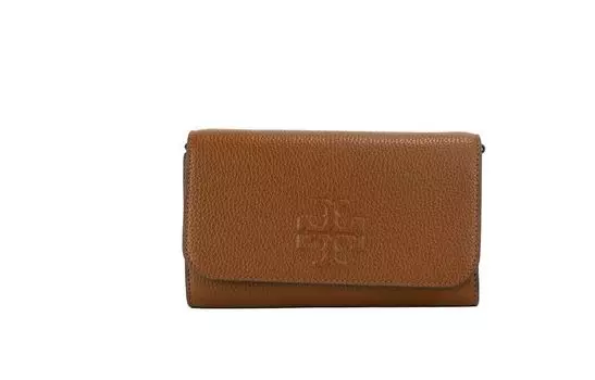 Кошелек-кошелек Thea Small Moose Pebble Leather с плоским корпусом, сумка через плечо, коричневая Tory Burch