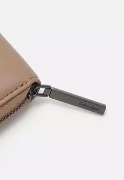 Кошелек Line Quilt Large Zip Around Calvin Klein, лисичка