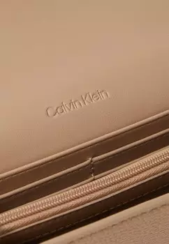 Кошелек PLAQUE LARGE TRIFOLD Calvin Klein, бежевый