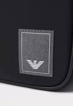 Косметичка Emporio Armani, черный