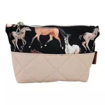 Косметолог в салоне Horses for Her Szycie z pasj