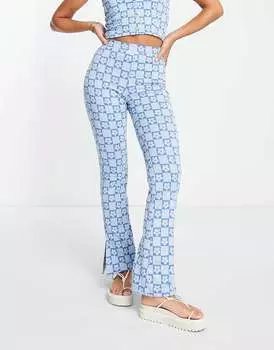 Костюм-клеш из джерси ASOS с разрезами по бокам в шахматную клетку с ромашками
